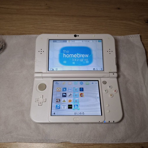 New Nintendo 3DS XL White Pearl handheld console