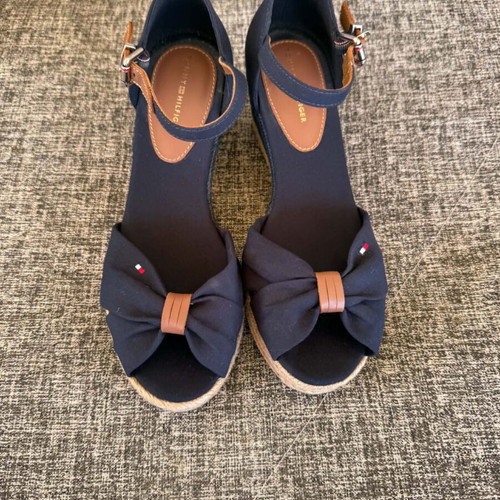 Tommy Hilfiger women's sandals size 37, blue
