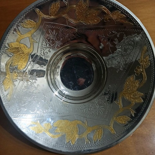 24K decorative plate like new with embossed gold decoration
