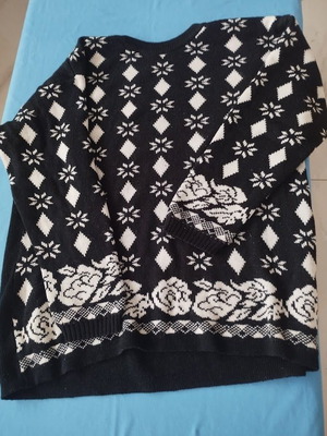 Vintage Black and White Jacquard Sweater XL/XXL like new