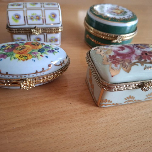 Porcelain jewelry boxes set of 4 like new