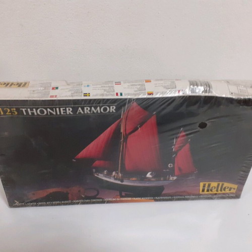 Closed model kit 1.125 Thonier Armor (Heller) new