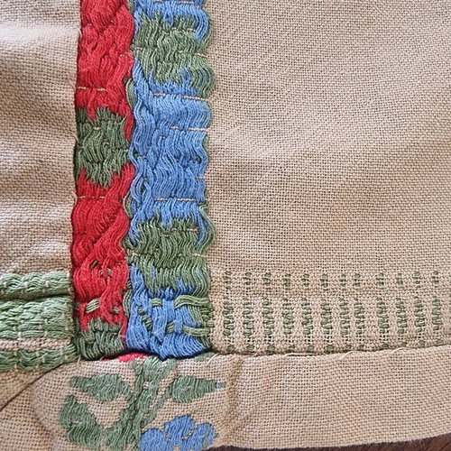 Handmade traditional woven tablecloth like new with 2 napkins