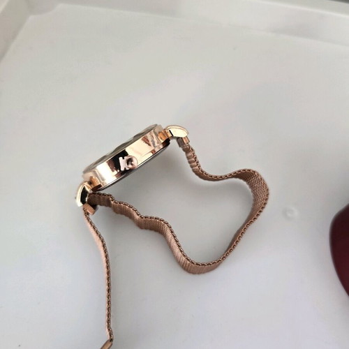 Wristwatch new, unworn, gold color, women's