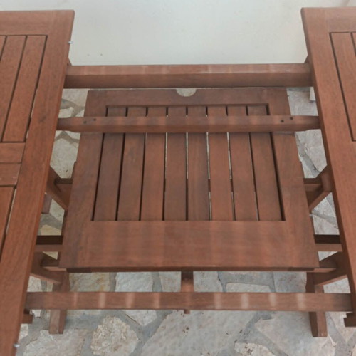 Wooden garden dining set like new with extendable table and 4 folding chairs