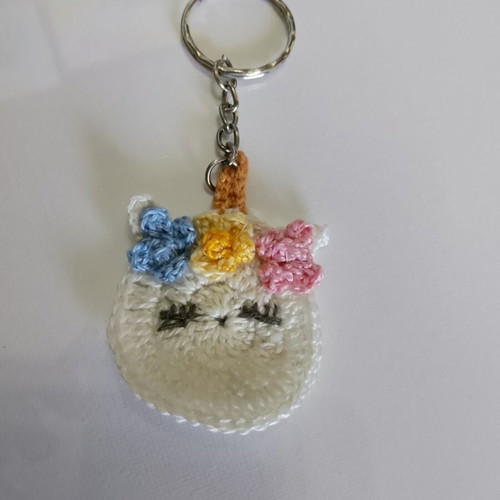 Unicorn keychain like new, white and multicolor, 4x6cm crochet