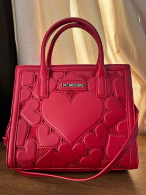 Love Moschino Heart χιαστί τσάντα σαν καινούργια, κόκκινη με ανάγλυφες καρδιές