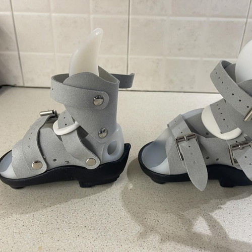 Ponseti Foot Abduction Braces like new, without bar, pair of 2 sizes