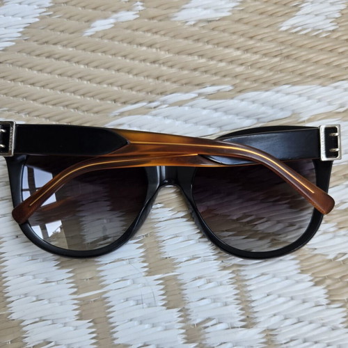 Burberry sunglasses like new, black and brown with metal logo buckle