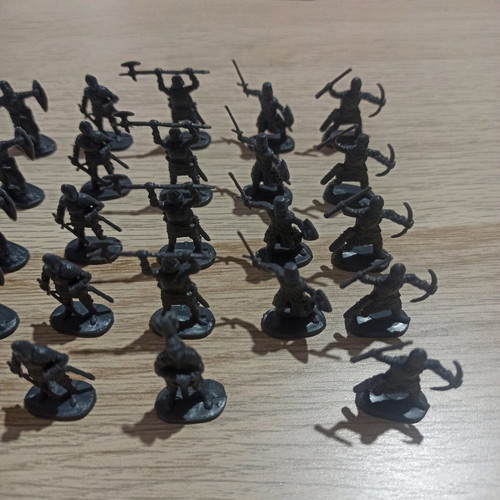 Toy soldiers new, set of 52 pieces with 12 different poses