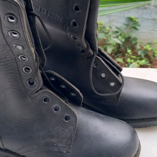 Military boots new, size 39
