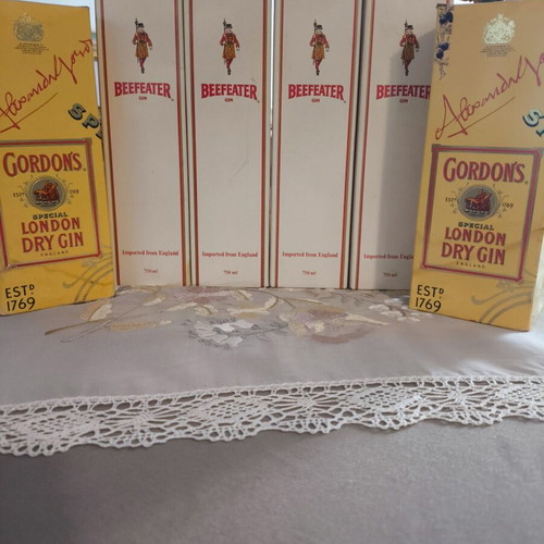 Vintage Gin Collection used, 4x Beefeater 47% & 2x Gordon's Yellow Label
