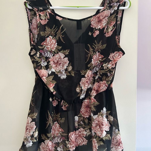 Blouse with flowers new, size XL, black