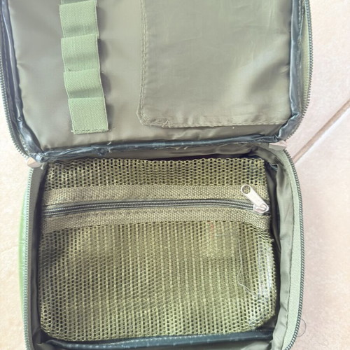 Acamnia toiletry bag new, green