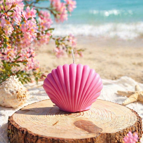 Aromatic Candle in Shell Shape new, strawberry scent