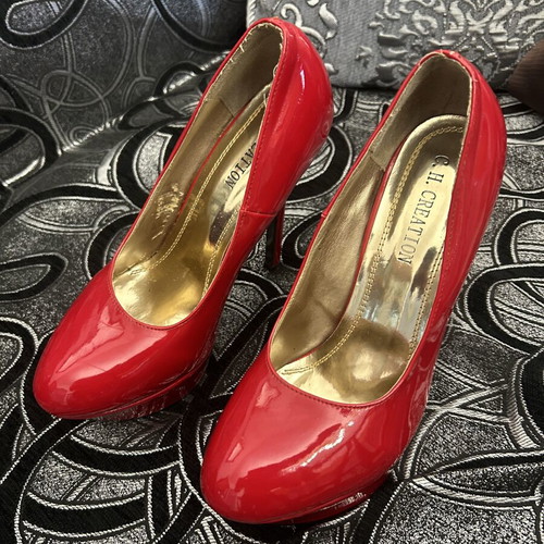 Red high heels size 38 like new