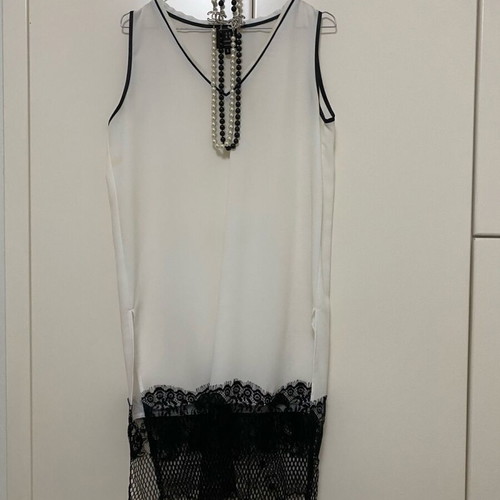 Blouse dress like new with necklace, black and white