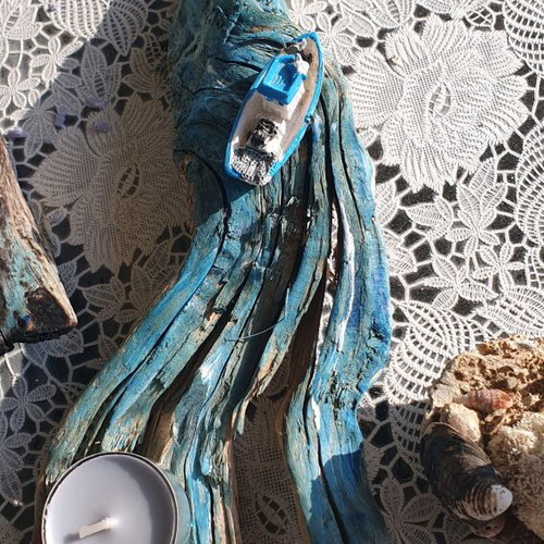 Driftwood candle decor with ship and candle like new