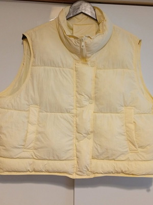 Sleeveless puffer jacket new, butter yellow