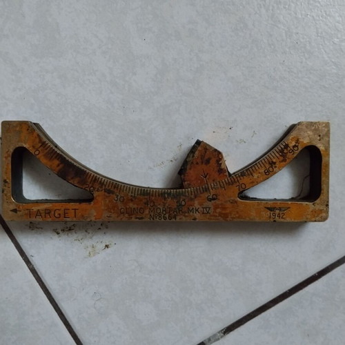 Clinometer Mortar Mk IV 1942 with leather case used British Army set