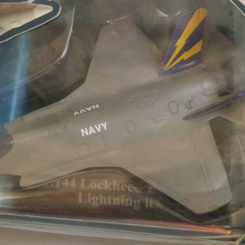 Toy airplanes 3 pieces like new, Sky Pilot Jet Liner F-35 P-38 Boeing 777