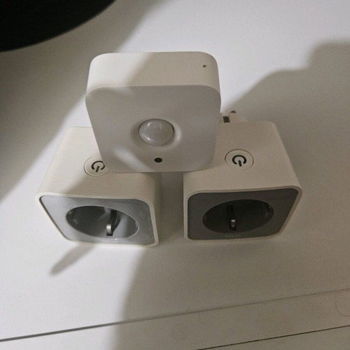 Smart Home Set 6 like new with 2 plugs and motion sensor