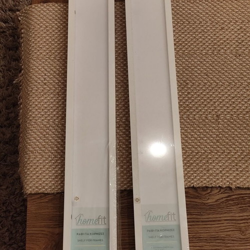 Homefit narrow white lacquered shelf for frames, set of 2
