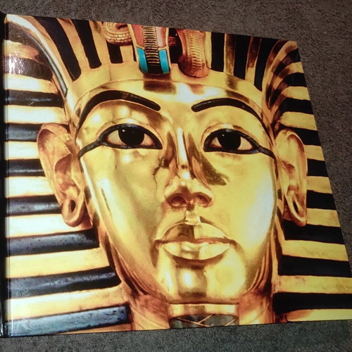 The Treasures of Tutankhamun book like new, Greek