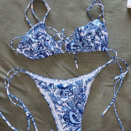 Floral swimsuit Shein like new, size L, blue and white