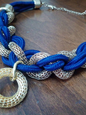 Κολιέ oversized statement με πλεκτές αλυσίδες μεταχειρισμένο, μπλε και χρυσαφί