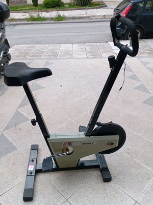 GYMMAX stationary exercise bike used, adjustable seat
