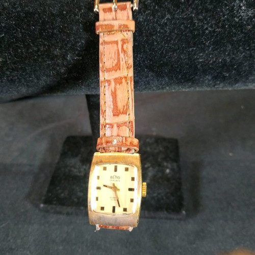 Beno 17 Rubis Swiss women's manual winding wristwatch used