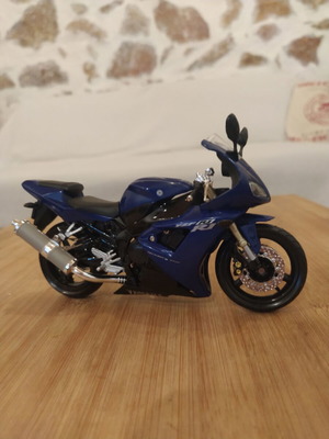 Yamaha R1 (YZF-R1) decorative motorcycle like new, blue and black