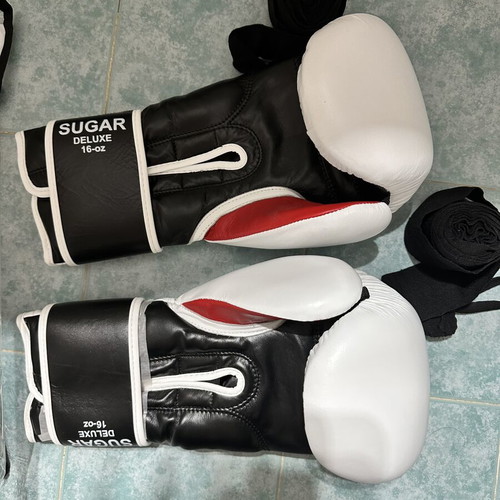 Benlee Rocky Marciano Sugar Deluxe Gloves 16 oz new with two bandages