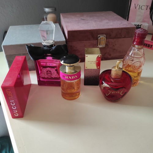 Empty perfume bottles used, pack of 13 pieces
