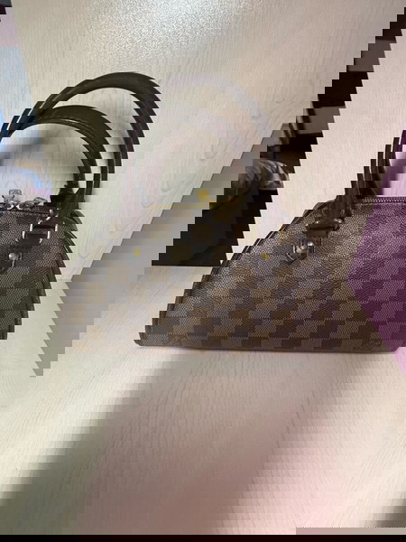 τσάντα Louis Vuitton
