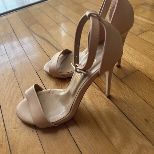 Sandal like new, beige, size 36, very comfortable