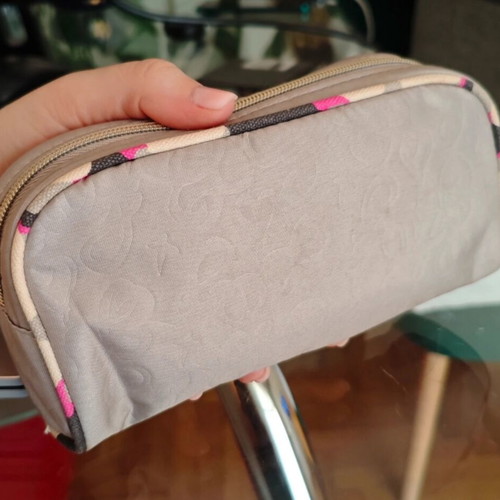 Estée Lauder Beige Monogram Logo Toiletry Bag New