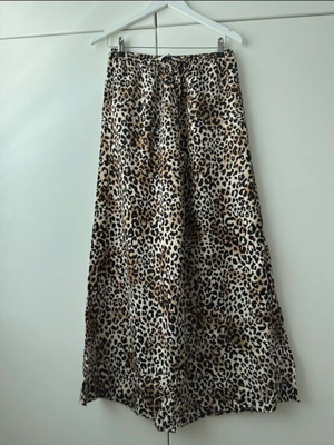 Bershka leopard pants like new, size M