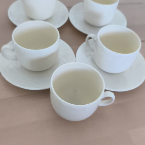 Coffee or tea cups vintage style set of 5, like new