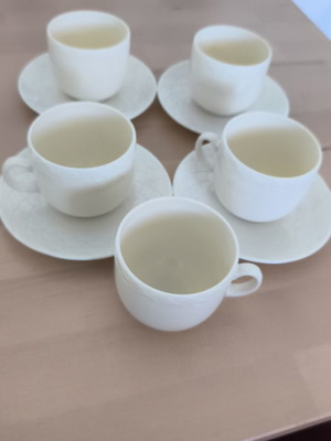 Coffee or tea cups vintage style set of 5, like new