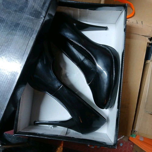 Migato pumps size 40 like new, black