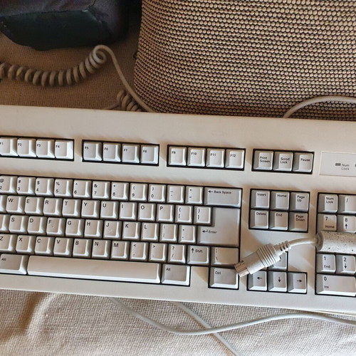 Victor PC keyboard used, rare AT 286 protocol 5-DIN
