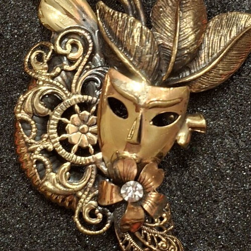 Vintage 90s mask brooch with flower used, bronze tone