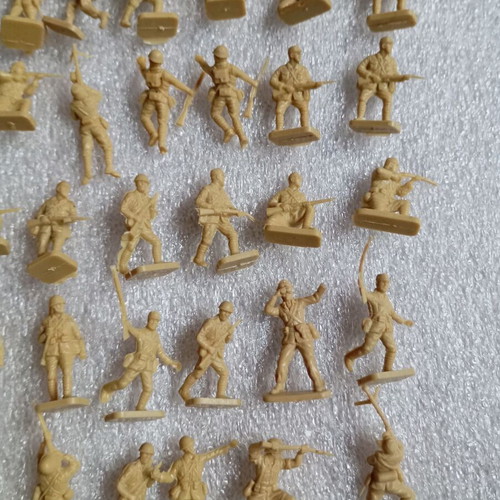 Vintage Military Figures 1/76 Scale Pack of 82, like new