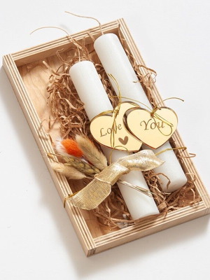 Candle for couples new, simple and romantic in a box tray