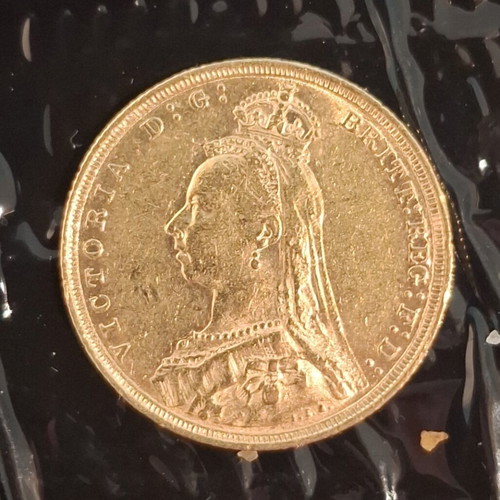 Gold English Sovereign 1890 Queen Victoria Crown like new