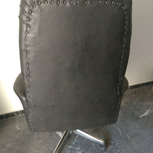 Office chair used with metal frame and leatherette upholstery