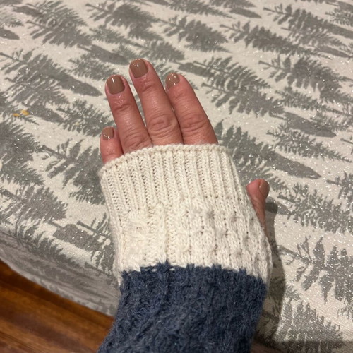 Guess wool gloves blue and beige fingerless like new