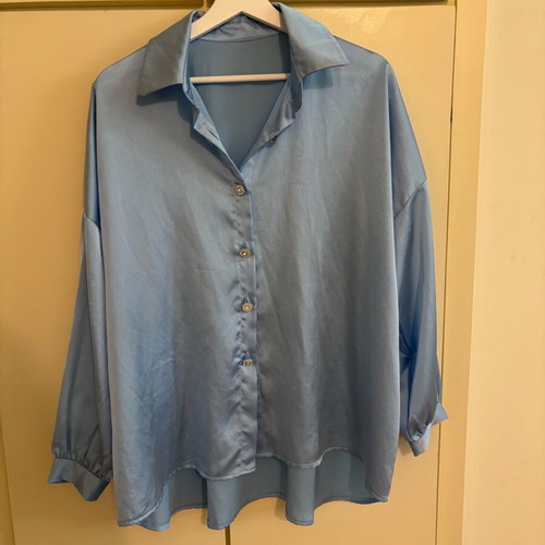Shirt turquoise with rhinestone buttons like new